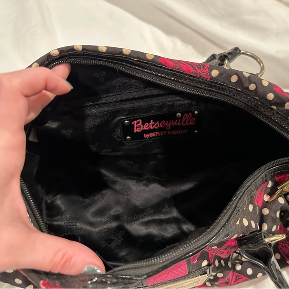 Betsy Johnson bow bag - Picture 5 of 5